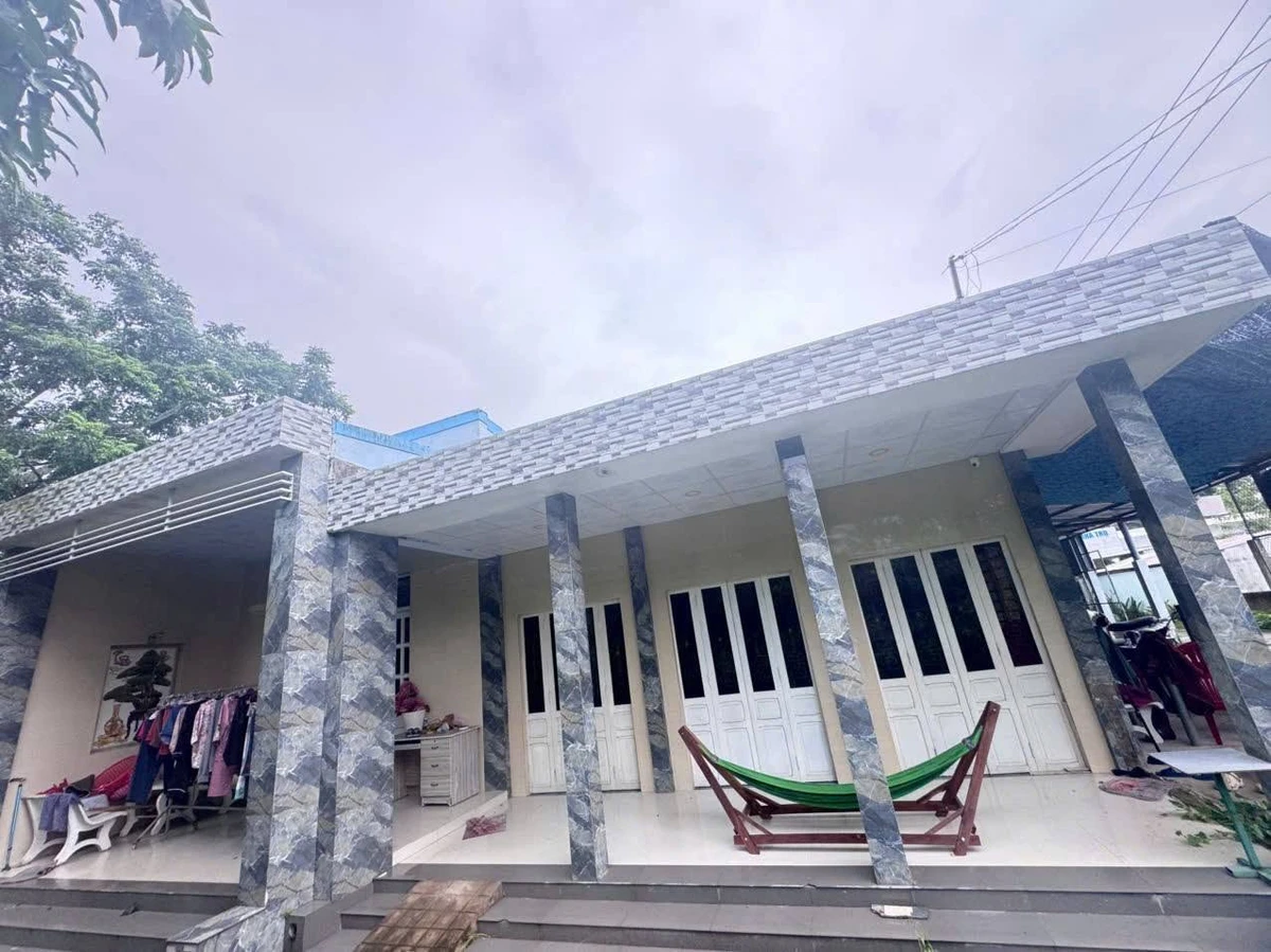 Bán đất 1.300 m2 có nhà cấp 4 gần Nguyễn Thị Đinh - Ảnh thu nhỏ 3