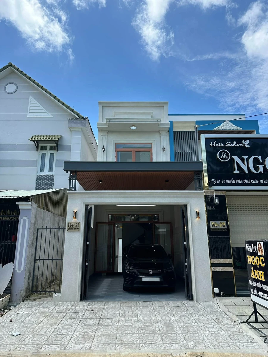 Bán nhà 2 tầng 113m², 4 phòng ngủ, 3 WC, đường Huyền Trân Công Chúa, trung tâm Rạch Giá - Ảnh 1