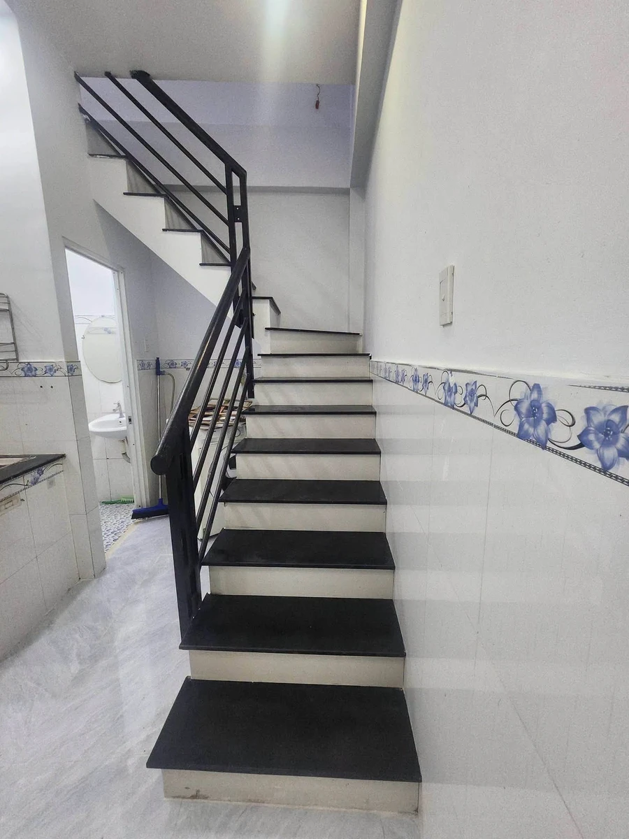 Bán nhà 2 phòng ngủ 30m² tại Dĩ An giá 1 tỷ 130 triệu - Ảnh thu nhỏ 3