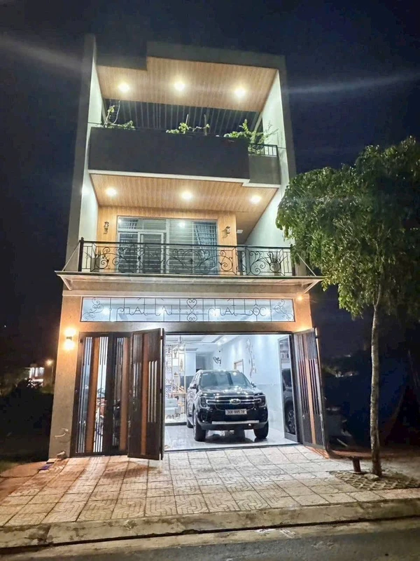 Bán nhà 1 trệt 2 lầu 126m2 phường Long Tâm, TP Bà Rịa, giá 5,6 tỷ