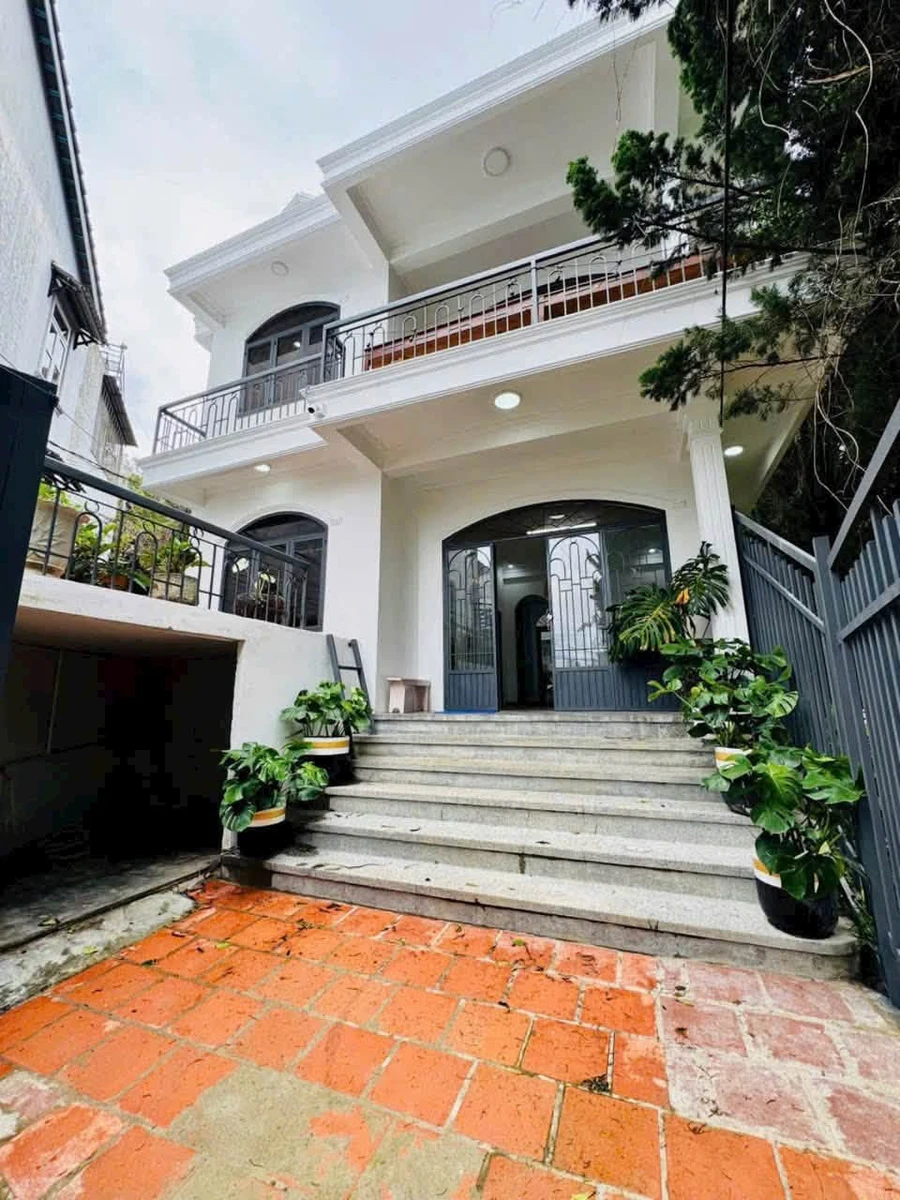 Bán nhà phố 2 tầng 96m2 đường Nguyễn Văn Trỗi, Phường 2, Đà Lạt giá 8,5 tỷ - Ảnh thu nhỏ 2