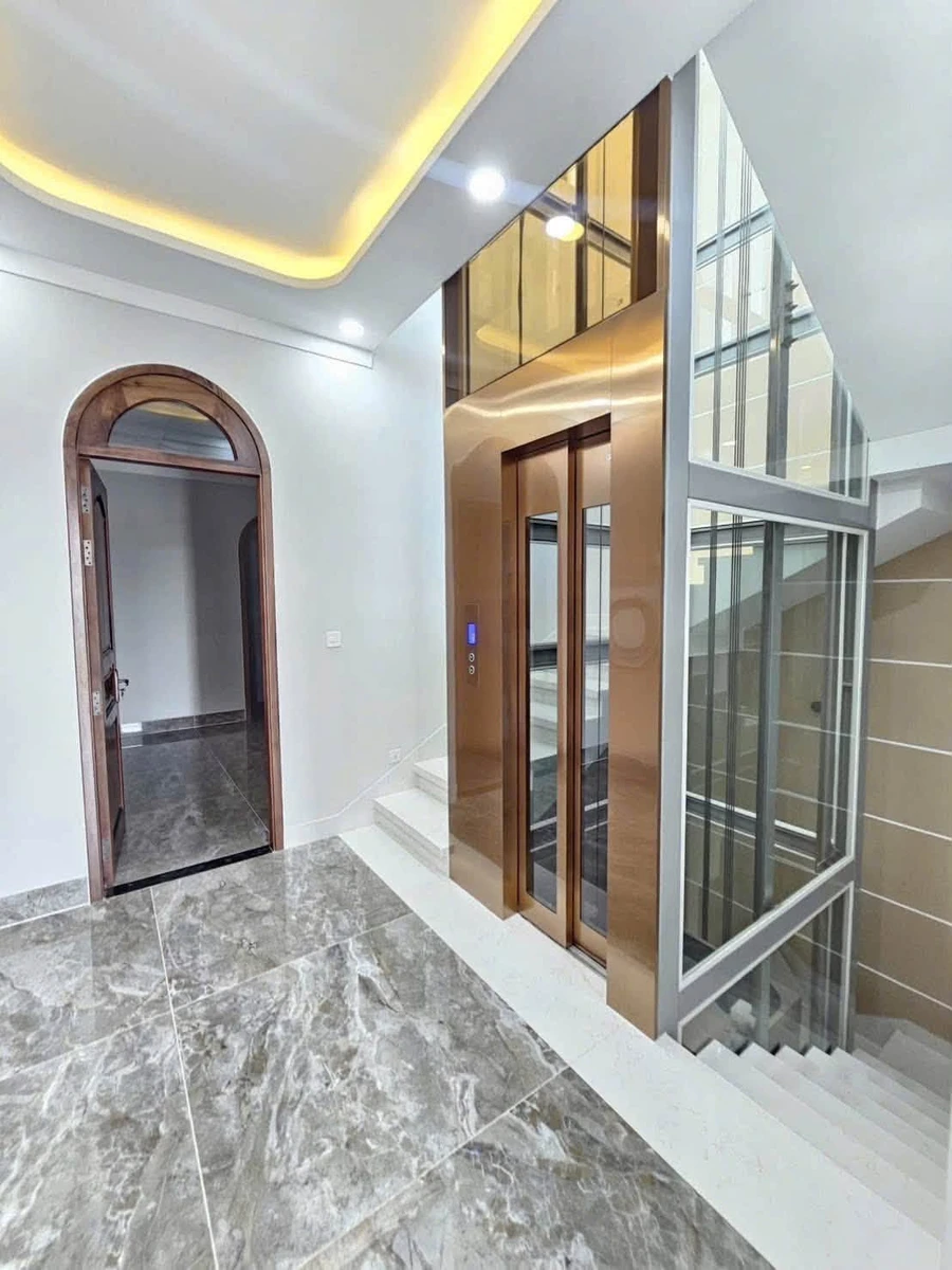 Bán nhà mặt tiền Hai Bà Trưng Dĩ An 5x18m, 1 trệt 3 lầu, thang máy, 12,8 tỷ - Ảnh thu nhỏ 4