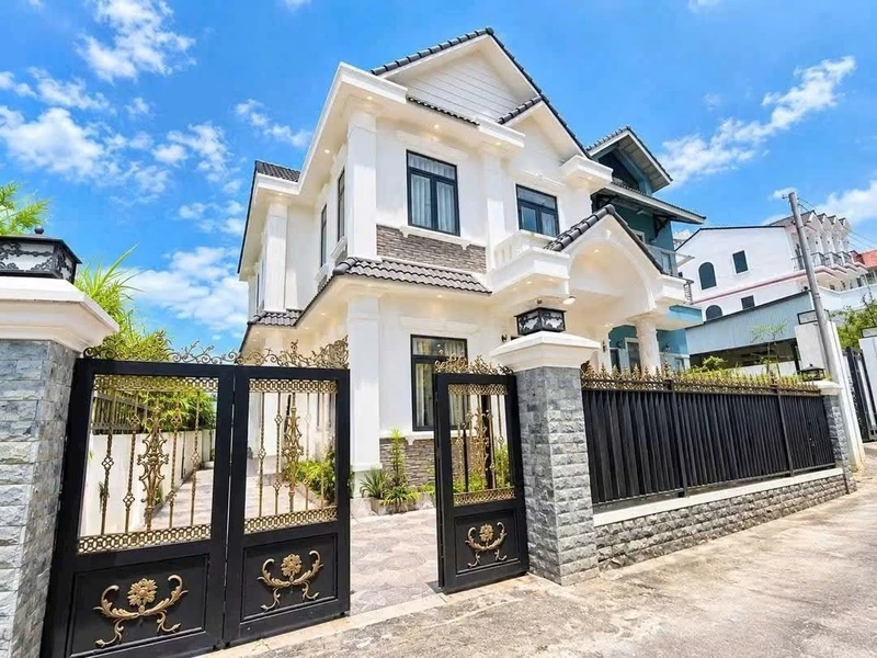 Bán villa 4PN 222m² Lý Nam Đế Đà Lạt 8.9 tỷ
