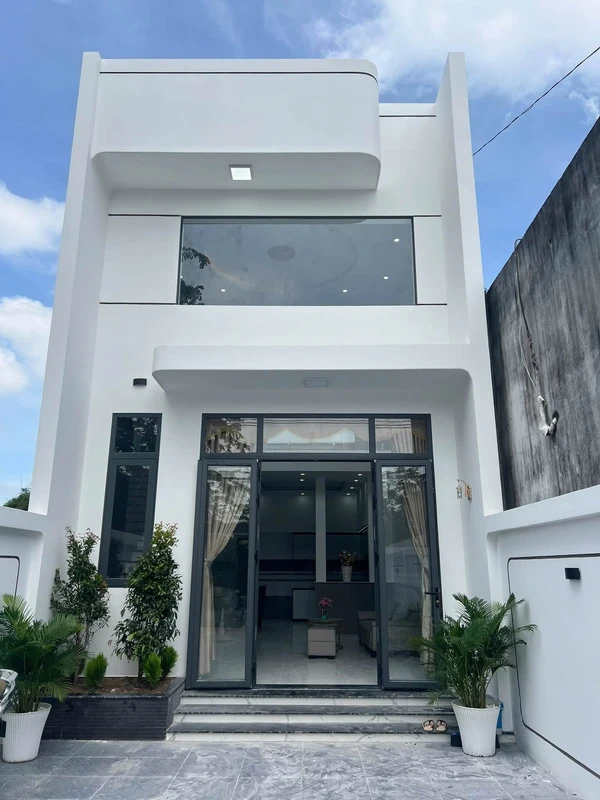 Bán nhà lầu mặt tiền Nguyễn Văn Linh, 5x23m, 3PN, giá 2,39 tỷ, Phường Long Hoa, Tây Ninh