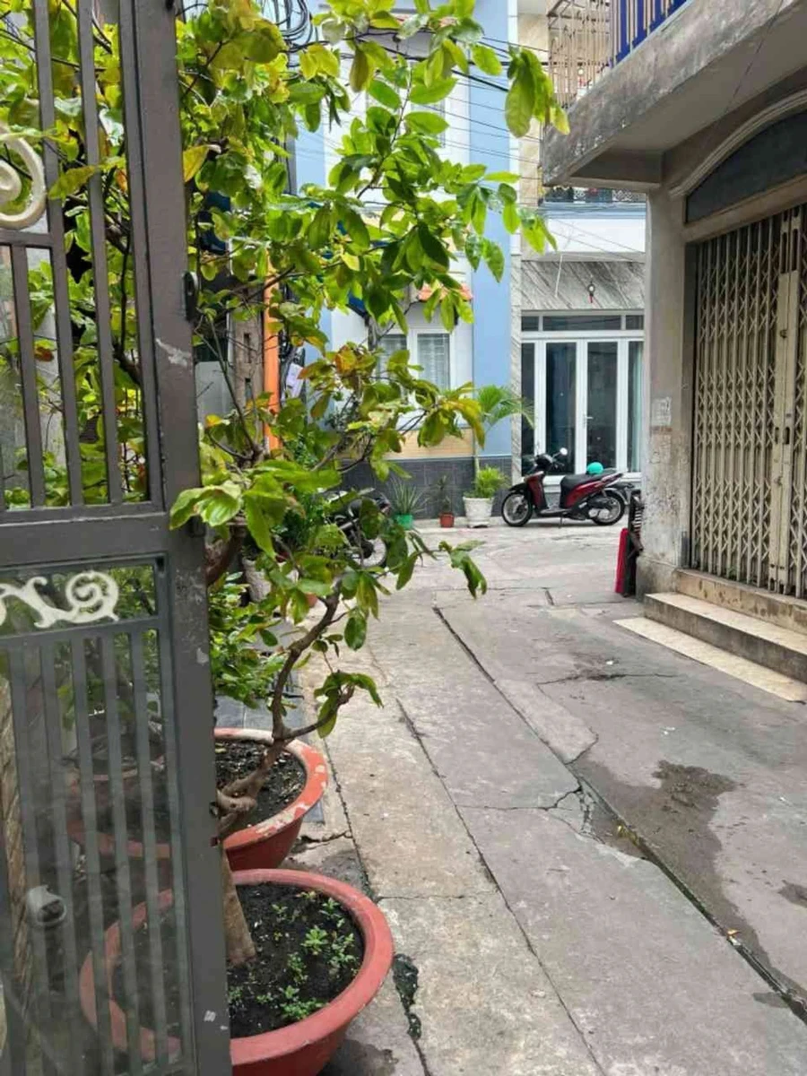 Bán nhà 2 tầng 2PN mặt tiền Hòa Bình 74m2, Tân Phú - Ảnh 1