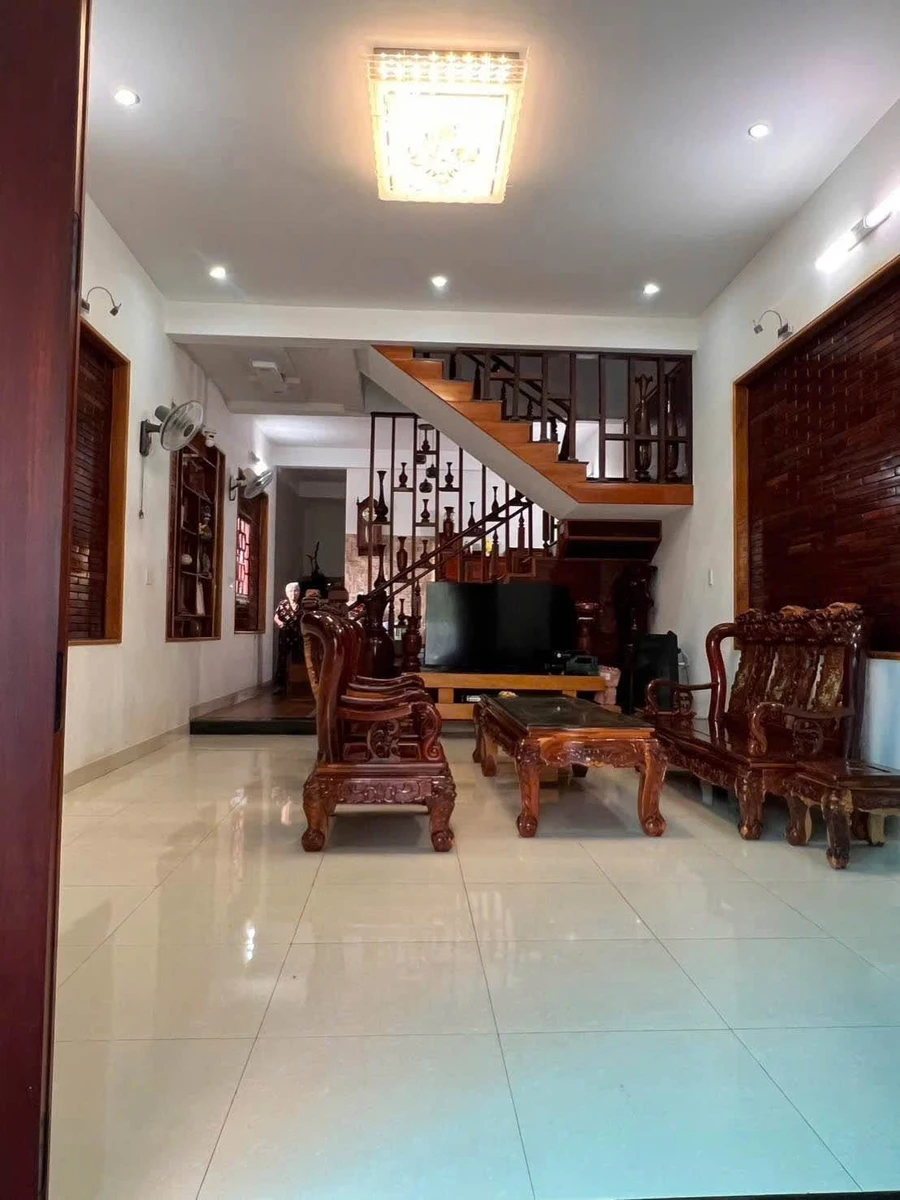 Bán nhà 2 lầu 105m² gần TT TP, hẻm Mai Hắc Đế - Ảnh thu nhỏ 2