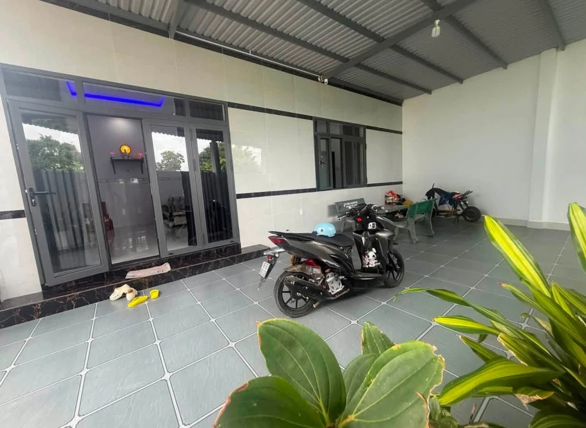 Bán nhà góc hai mặt tiền 150m² Quận 4 giá 1 tỷ - Ảnh thu nhỏ 3
