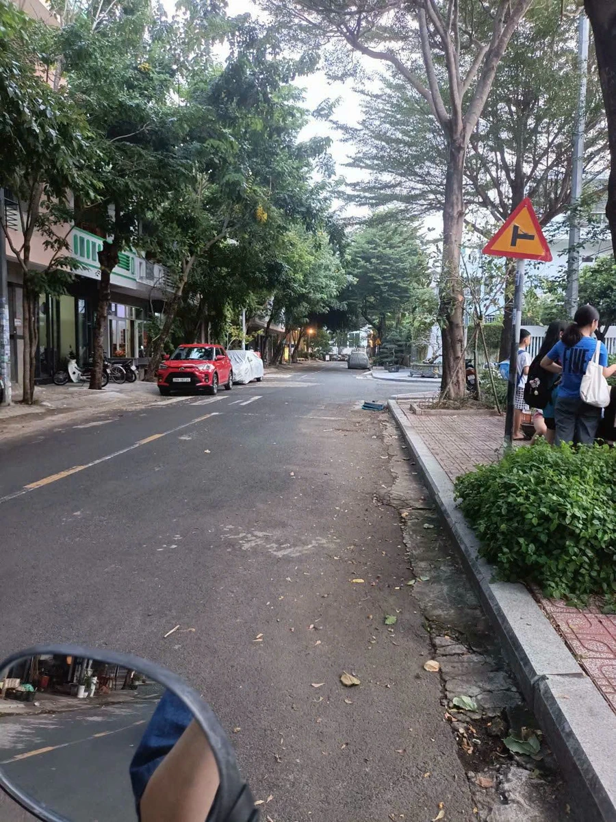 Bán nhà 3 tầng 92.5m2 Phường Bình Kiến, Bình Chánh - Ảnh 1
