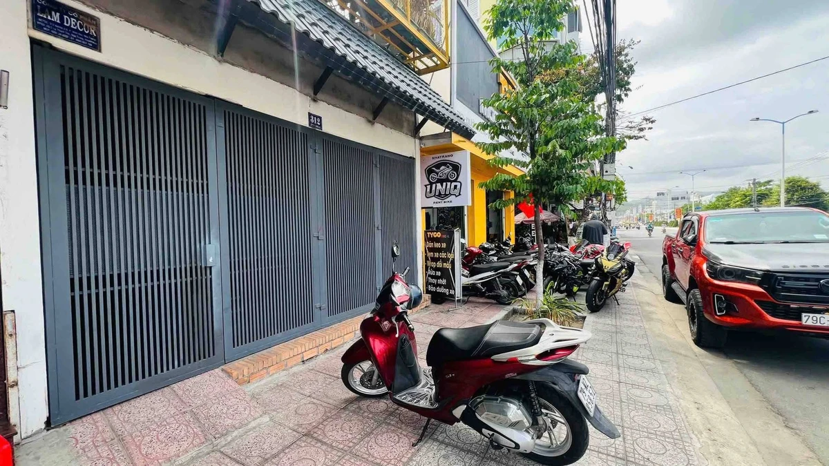 Bán nhà 1 trệt 1 lầu 118m2 đường 2/4 gần SOS, Nha Trang - Ảnh 1