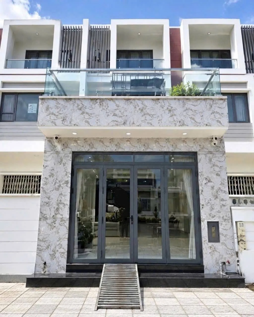 Bán nhà 1 trệt 2 lầu 100m2 An Giang 3.9 tỷ - Ảnh 1