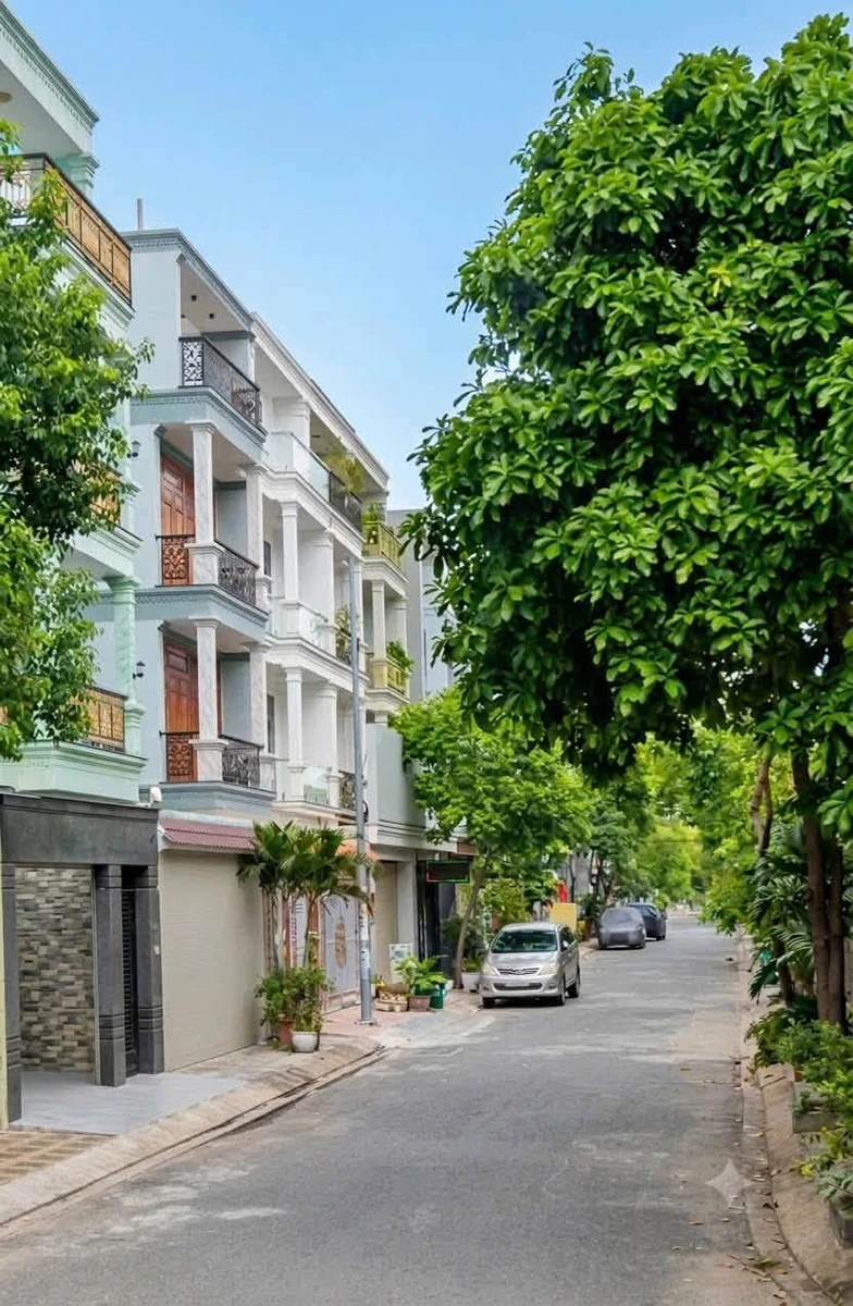 Bán nhà mặt tiền kinh doanh 50m2, 5 tầng, 4PN, đường Hoa Lan, Phú Nhuận - Ảnh 1