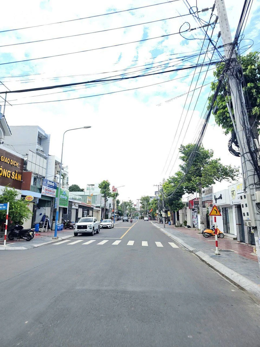 Bán đất mặt tiền Trần Quang Khải Dĩ An 154m² 7,1 tỷ - Ảnh thu nhỏ 2