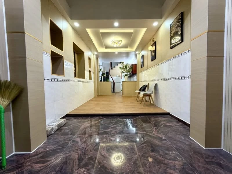 Bán nhà 5 tầng 35m² 4PN có giếng trời Phan Xích Long