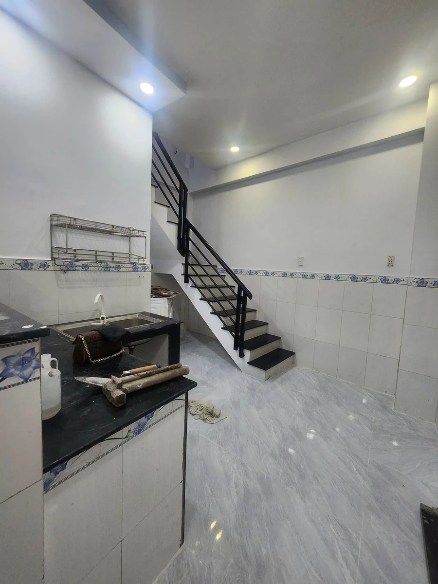 Bán nhà Dĩ An 30m² 2PN 2WC, giá 1 tỷ 130 triệu - Ảnh thu nhỏ 2