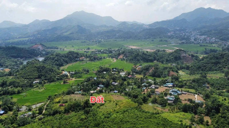 Bán 4000m2 đất nghỉ dưỡng Đà Bắc, Hòa Bình, giá 2.5 tỷ, gần cao tốc