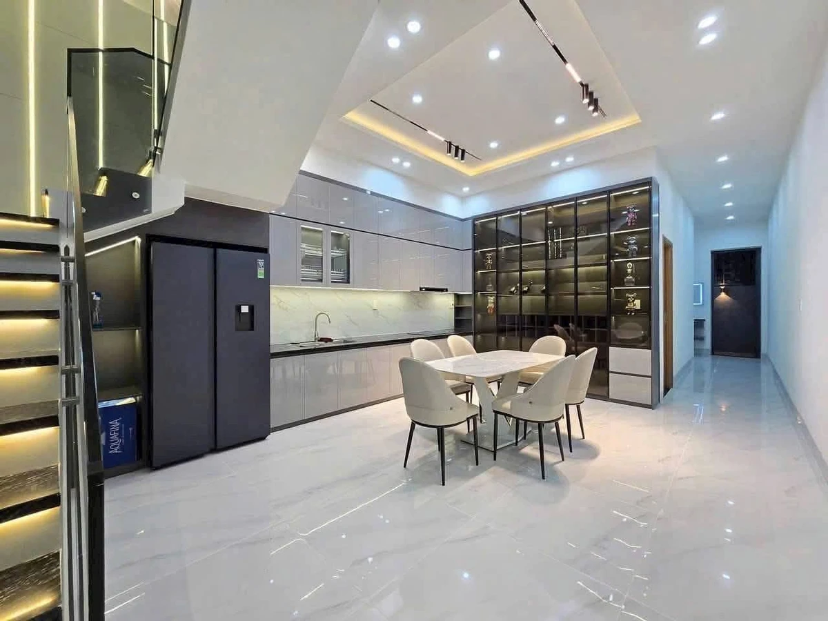 Bán nhà 3 tầng sân vườn 123m² Tôn Đản, Quận 10, giá 4 tỷ 950 triệu - Ảnh thu nhỏ 4