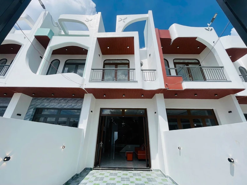 Bán nhà 1 trệt 1 lầu 100m² gần chợ Hưng Long Tây Ninh