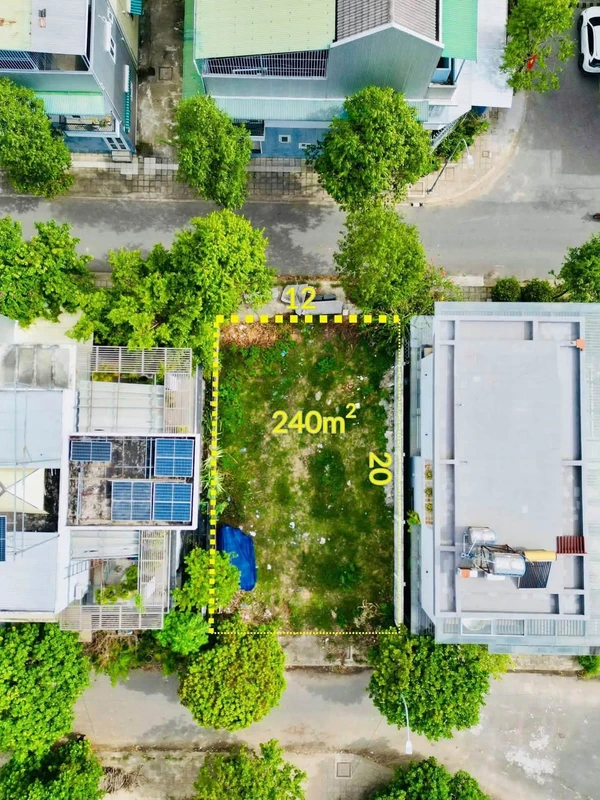 Bán lô biệt thự mặt tiền Lương Thế Vinh 240m2, Quảng Ngãi 5.9 tỷ