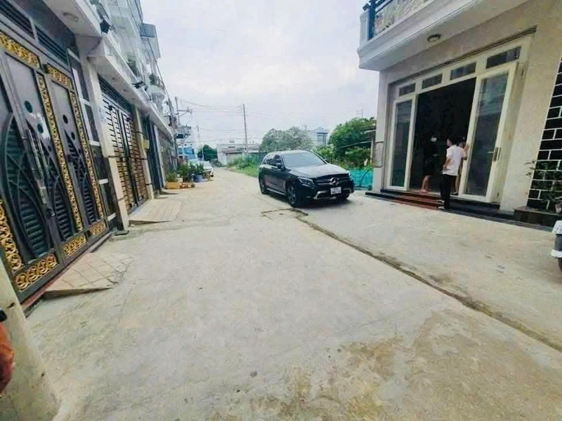 Bán nhà 1 trệt 3 lầu mặt tiền 10m, 207m2, Q12