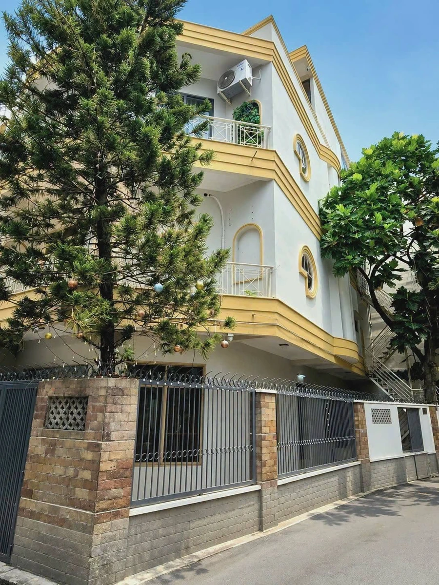 Bán nhà lô góc 2 mặt tiền 100m2 4 tầng hẻm 6m đường Nguyễn Cửu Vân, Bình Thạnh - Ảnh 1