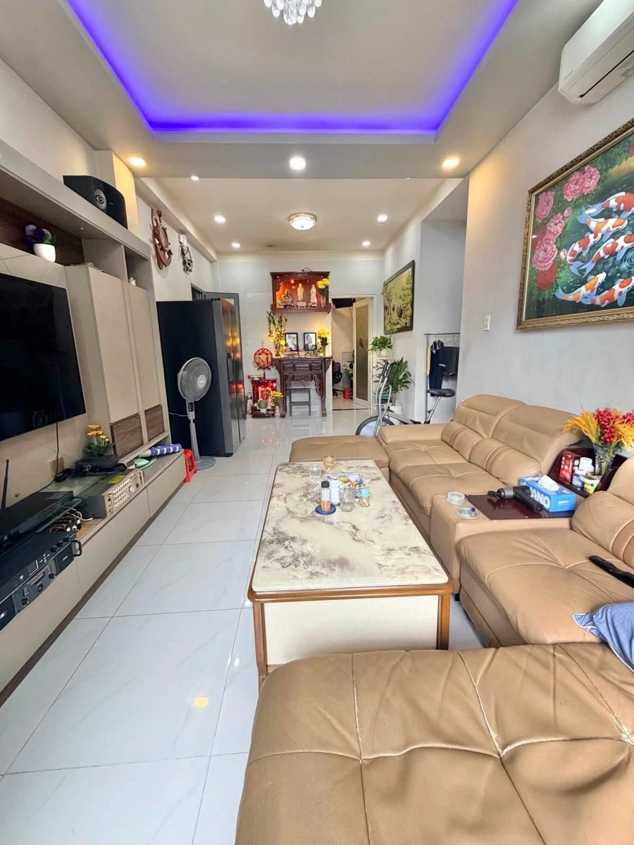 Bán căn hộ chung cư Hùng Vương tầng 2, 60m2, 2PN, ban công, giá 3,2 tỷ, Quận 5 - Ảnh 1