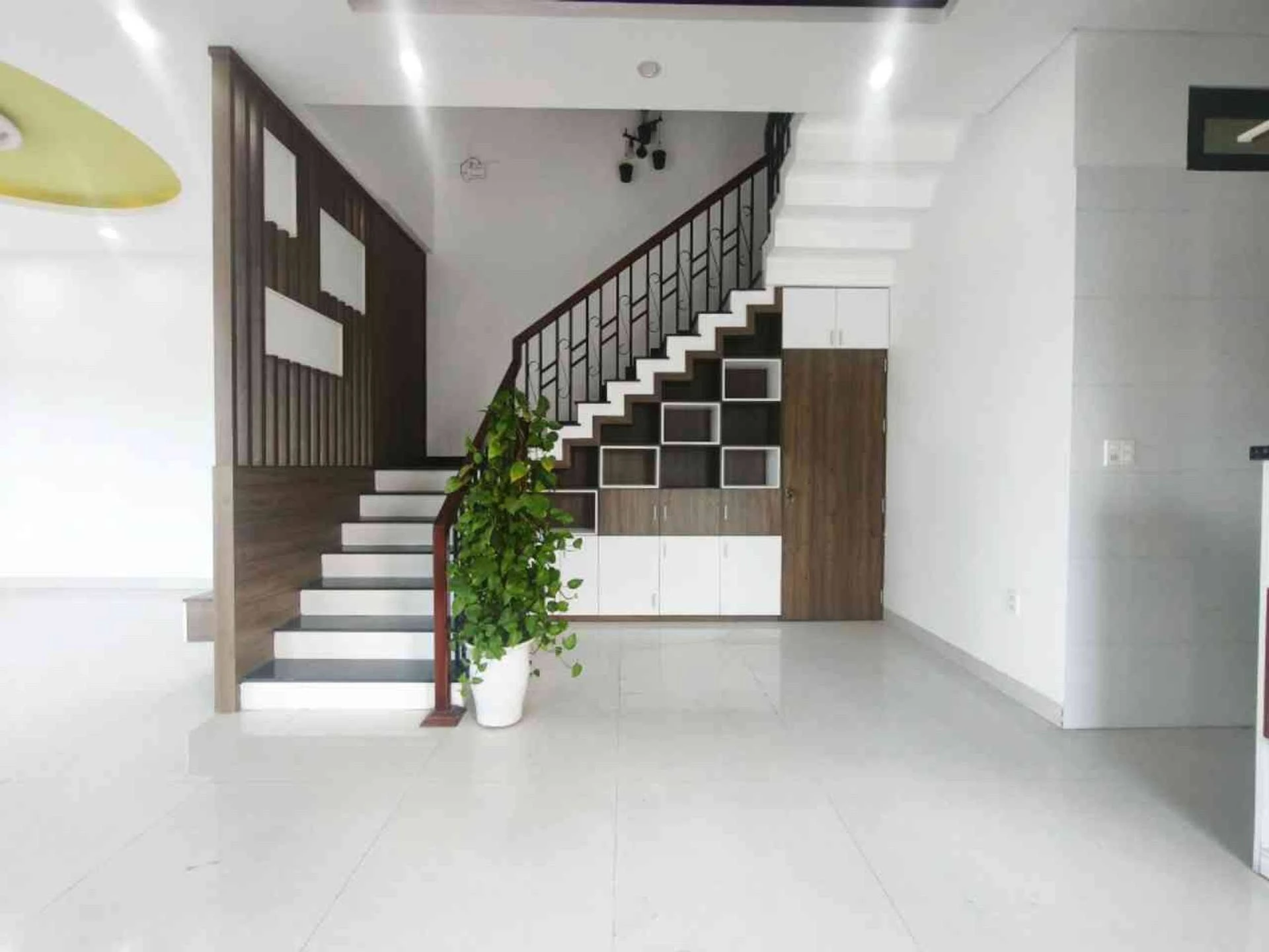 Nhà đẹp 3 tầng lô góc 2 mặt tiền 140m² Đà Nẵng - Ảnh 1