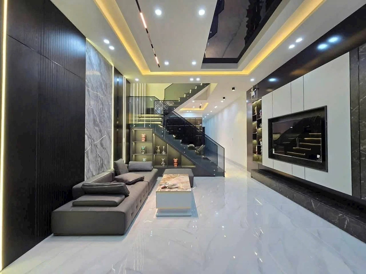 Bán nhà 3 tầng sân vườn 123m² Tôn Đản, Quận 10, giá 4 tỷ 950 triệu - Ảnh thu nhỏ 3