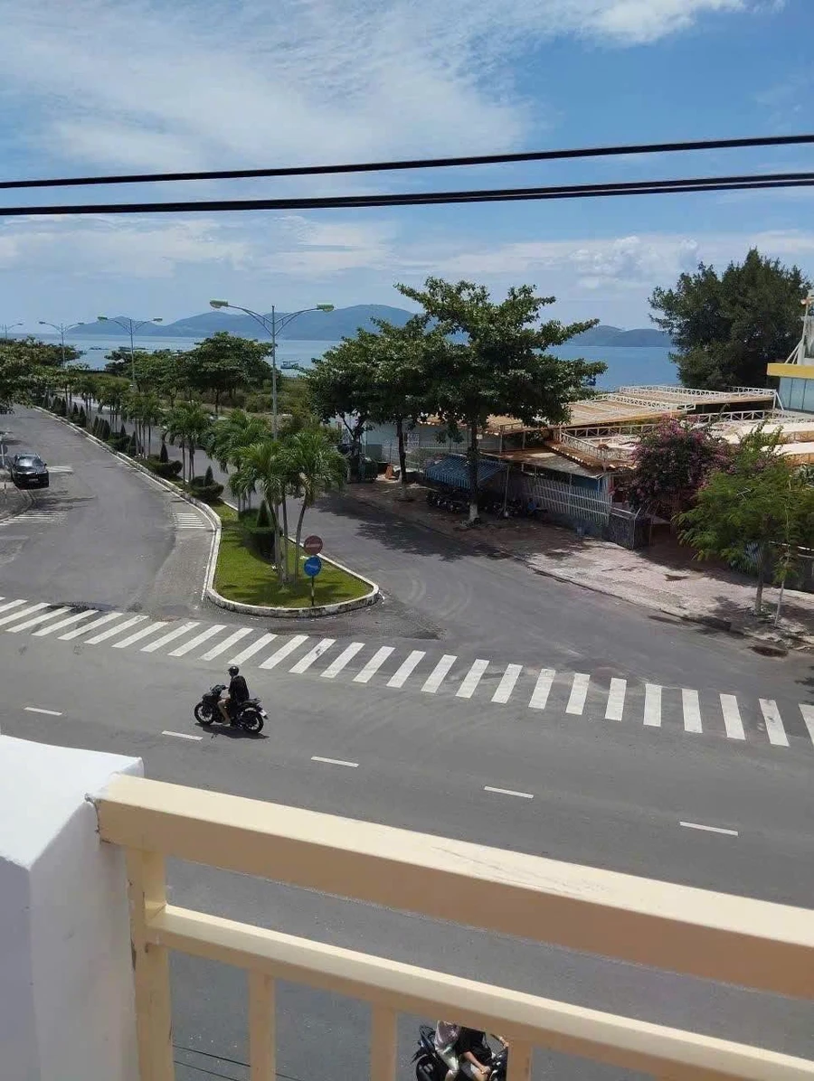 Bán nhà 2,5 tầng mặt tiền Phạm Văn Đồng 63,4m² Nha Trang 13,5 tỷ - Ảnh thu nhỏ 3