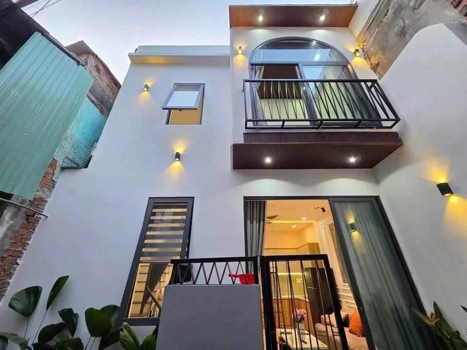 Bán nhà 2 tầng 3PN hẻm Lý Thái Tổ 100m2 giá 3,99 tỷ - Ảnh 1