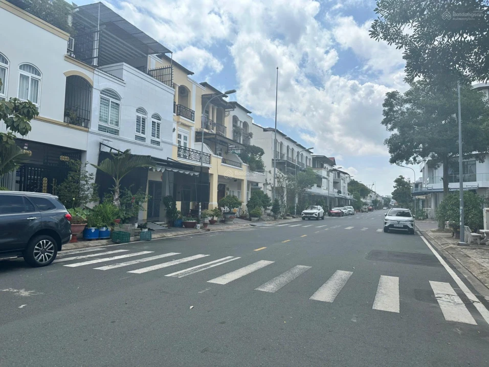 Nổi bật! 01 căn Shophouse liền kề Nhà Hát AG. View sông thoáng mát - KĐT Tây Sông Hậu - Ảnh 1