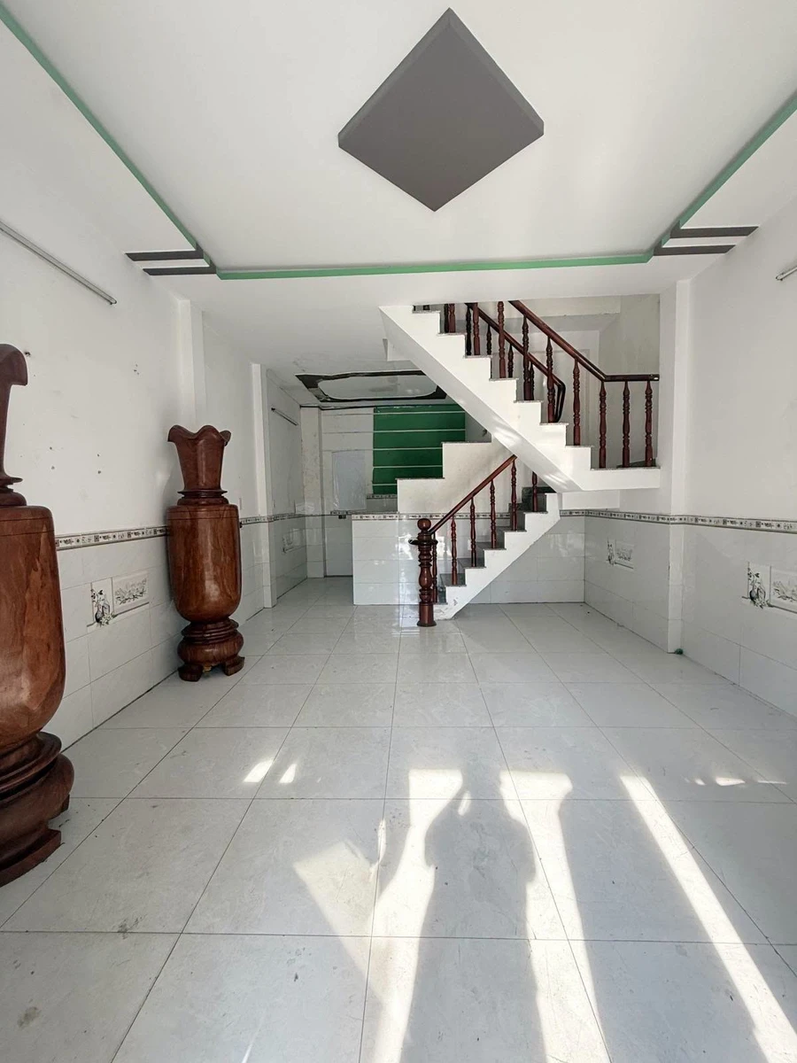 Nhà đường xe hơi Xuân Thới Đông 200m² giá 5,7 tỷ - Ảnh thu nhỏ 4