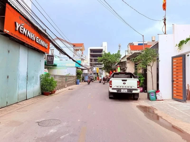 Bán biệt thự mini mặt tiền Nguyễn Đức Thiệu Dĩ An 120m2, 6 tỷ 9 - Ảnh 1
