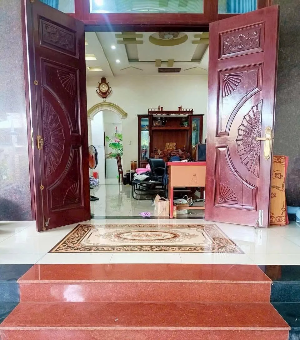 Bán biệt thự sân vườn 350m2 gần chợ Dĩ An, giá 9,9 tỷ - Ảnh 1