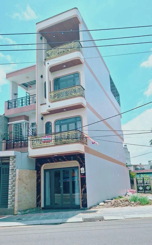 Bán nhà mặt tiền kinh doanh 76,5m² 4 phòng ngủ Dĩ An
