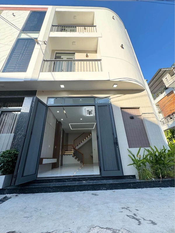 Bán nhà 3 tầng 3PN 46.8m2 Quy Nhơn 4.89 tỷ