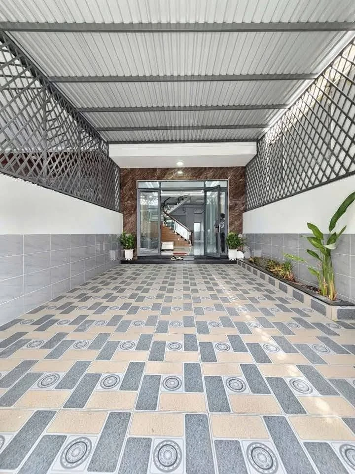Bán nhà 3PN 130m² nội thất đầy đủ Dĩ An 5.8 tỷ - Ảnh thu nhỏ 2