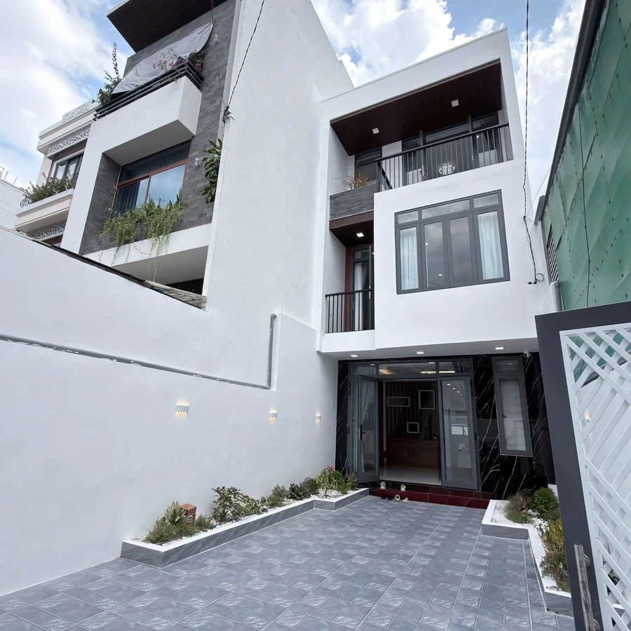 Bán nhà mới 3 tầng 116,28m² đường Đô Lương, khu Bàn Cờ, Nha Trang giá 12,5 tỷ - Ảnh 1