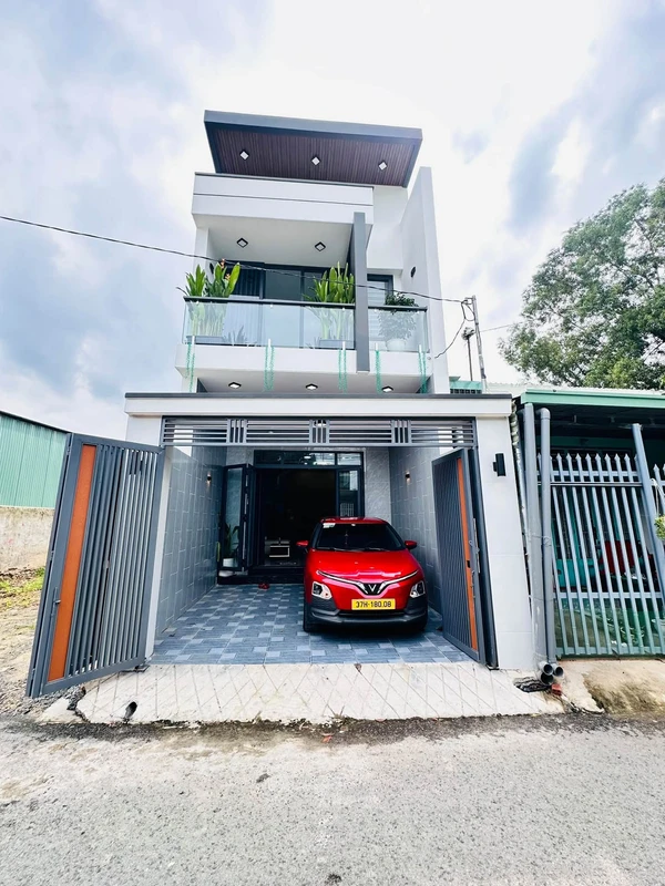 Bán nhà 1 trệt 1 lầu 3PN Phú Hòa 60m² giá 3 tỷ 890