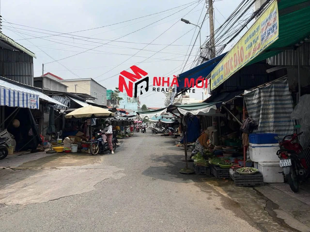 Bán nhà 1 trệt 1 lầu mặt tiền ngang 8m đường Trần Văn Ơn, gần chợ Phường 8, Cà Mau - Ảnh thu nhỏ 2