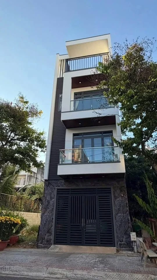 Bán nhà 1 trệt 3 lầu 95m² trung tâm Bà Rịa 6.9 tỷ - Ảnh thu nhỏ 3