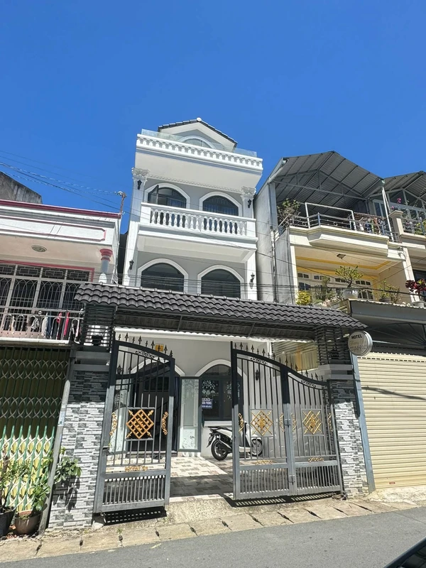 Bán khách sạn 270m2, 12 phòng đầu đường Đa Minh, Đà Lạt