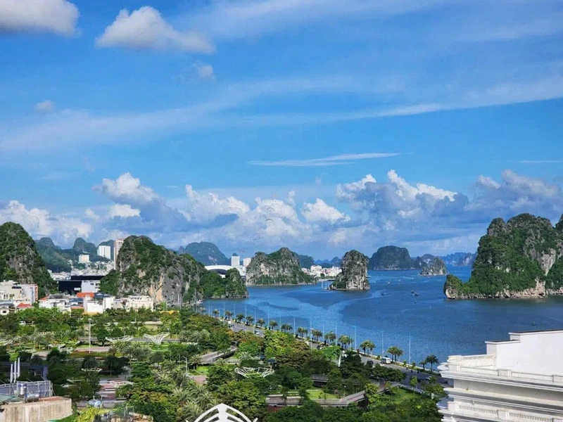 Bán căn hộ 2PN 105m² view biển Hạ Long Center, Hạ Long