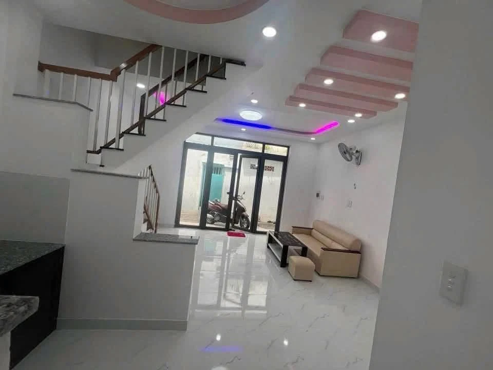 Bán nhà 2 tầng hẻm xe hơi đường 475, Phước Long B, Quận 9, 65,8m2, giá 3,95 tỷ - Ảnh 1