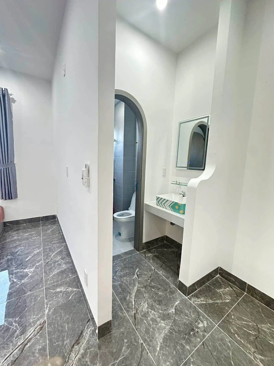 Bán nhà 3 tầng mặt tiền Chơn Tâm 76.5m2, 3PN 4WC, full nội thất - Ảnh thu nhỏ 3