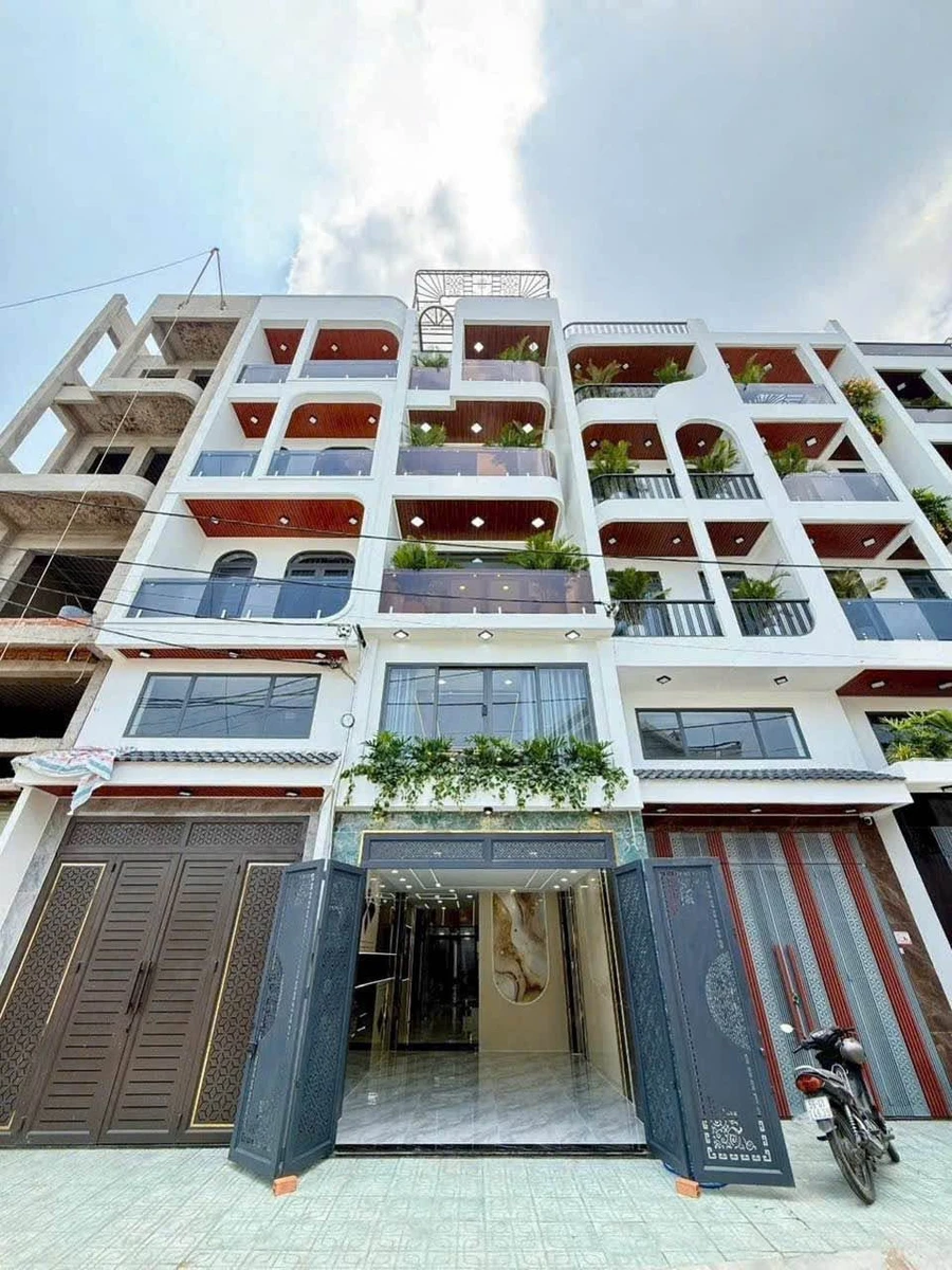 Bán nhà 4 tầng thang máy 300m² Quận 12 - 8,2 tỷ - Ảnh 1