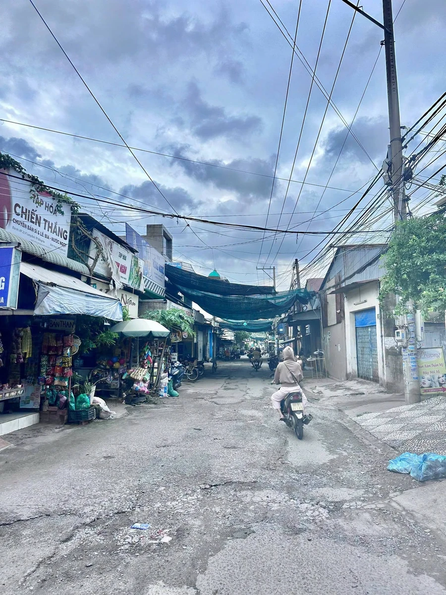 Bán nhà 1 trệt 1 lầu mặt tiền 240m2 gần chợ Kp6, Biên Hoà - Ảnh thu nhỏ 2