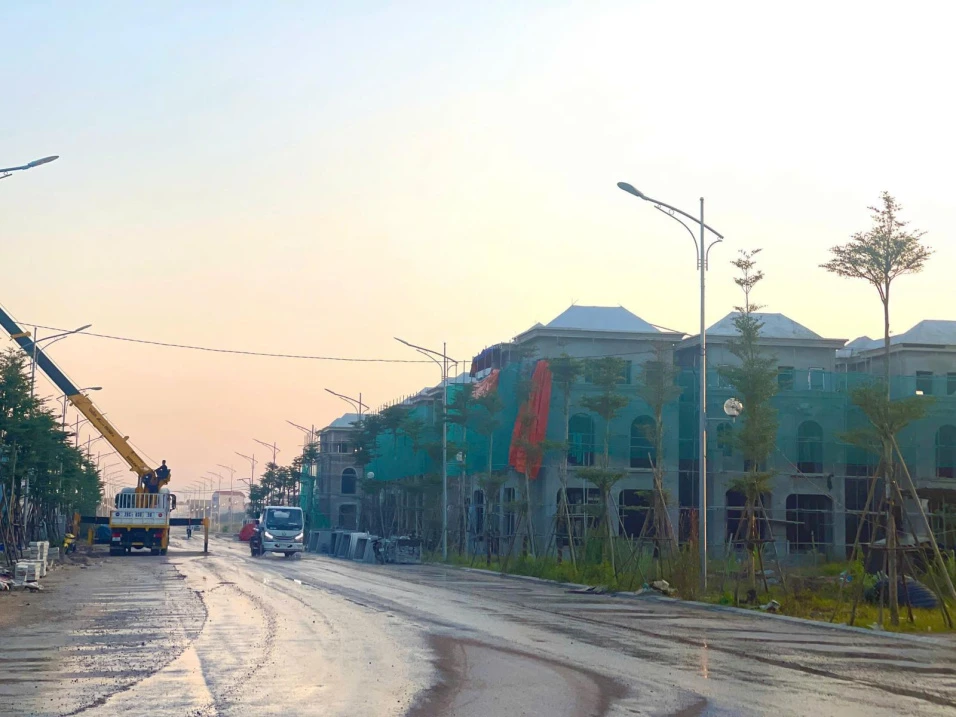 Bán BT Dasong Village, Quốc lộ 6, p Trung Minh, 11,2 tỷ, 300m2, giá siêu hời! - Ảnh thu nhỏ 3