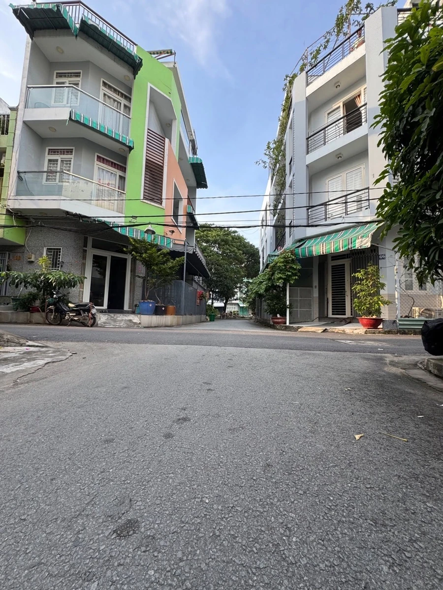 Bán nhà lô góc 2 mặt tiền 4x10m khu dân cư Bình Phú, Quận 6, giá 6,7 tỷ - Ảnh 1