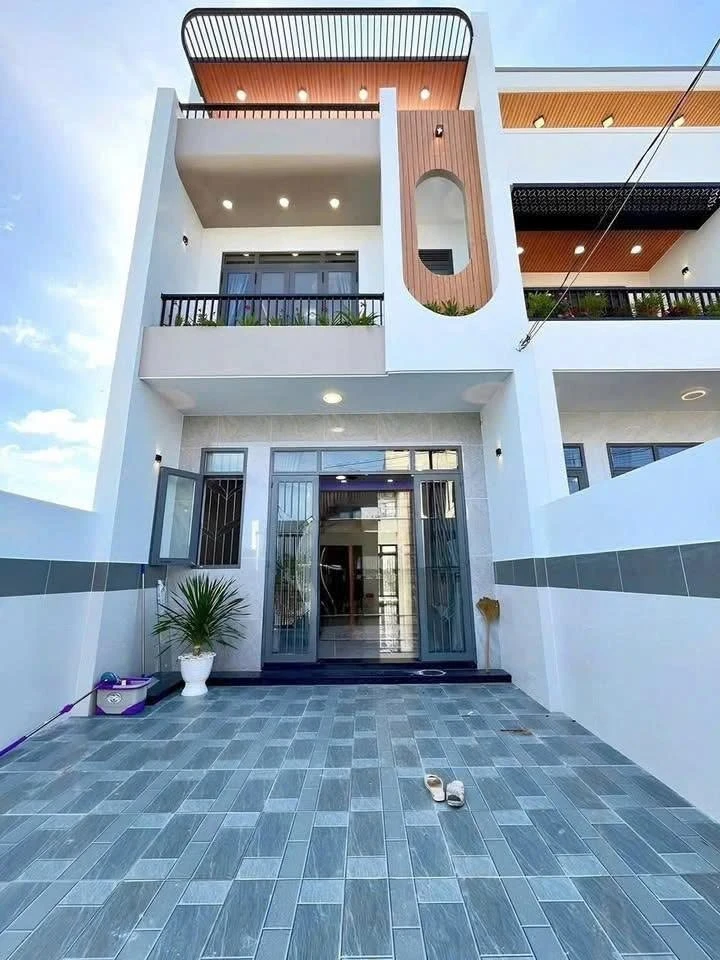 Bán nhà 1 trệt 1 lầu 3PN 95m² Trấn Biên 1 tỷ 690 triệu - Ảnh 1