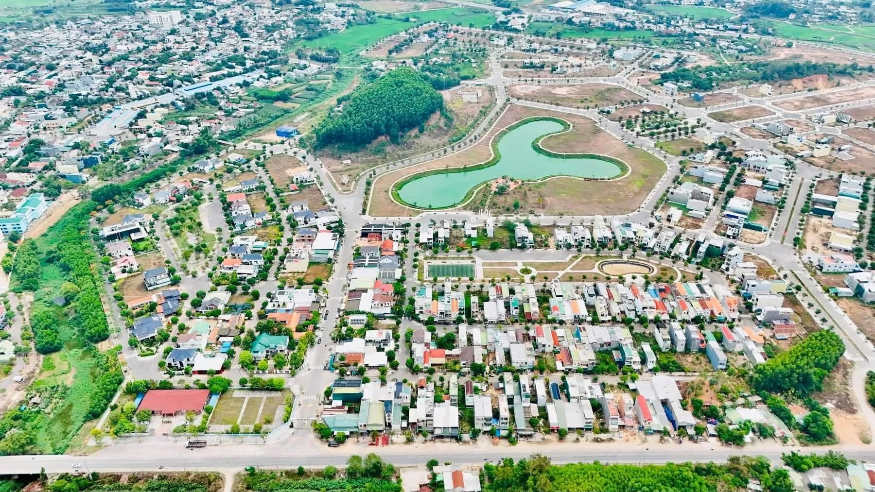 Bán đất 100m² gần Hồ Tình Yêu 577, Quảng Ngãi 1tỷ390 - Ảnh 1